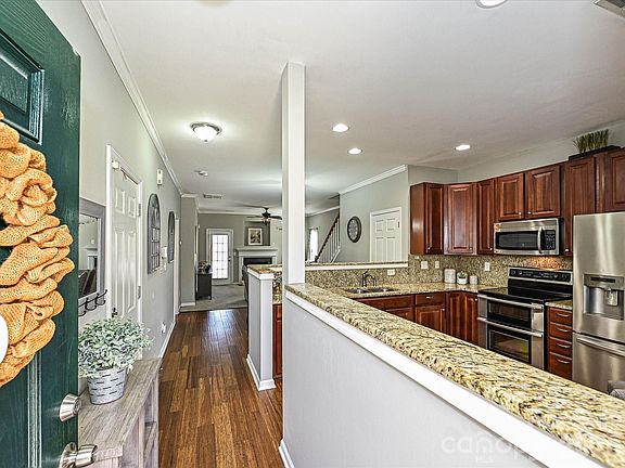 3rd image of 14242 Tamarack Dr