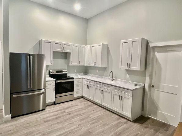 82 Main St #3