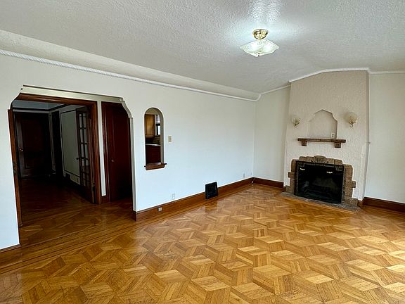 4th image of 615 Prague St