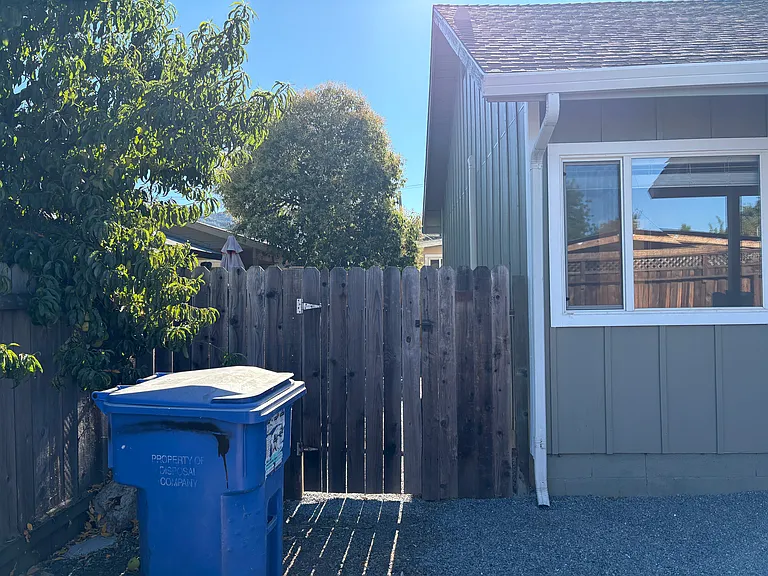 123 Leslie St #B — Photo 2