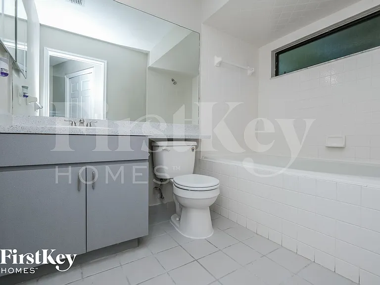 906 Hart St — Photo 10
