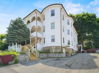 18 Hillside St, Worcester, MA 01610