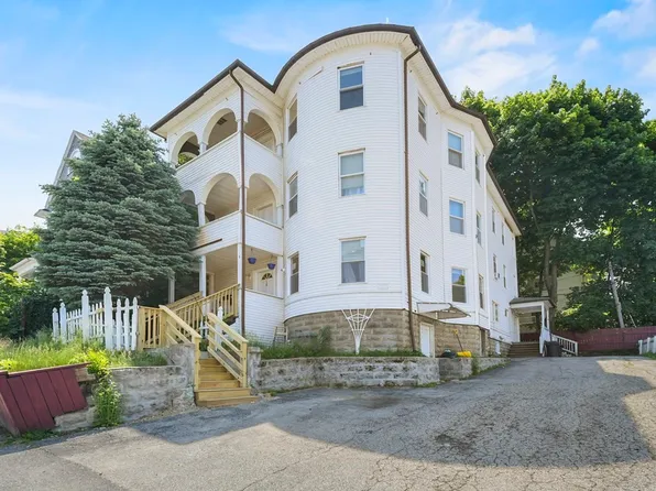 18 Hillside St, Worcester, MA 01610