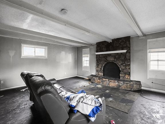 5th image of 735 Rosemont Ave