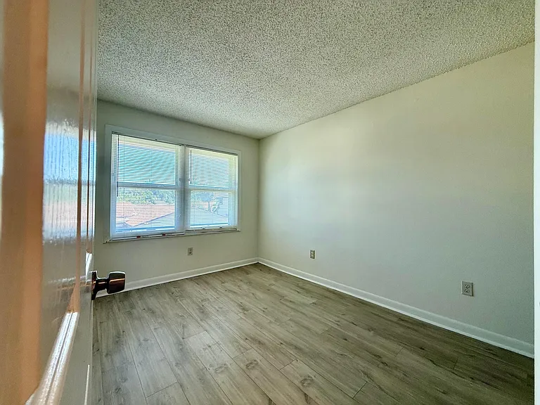 323 Gulfstream Rd — Photo 7