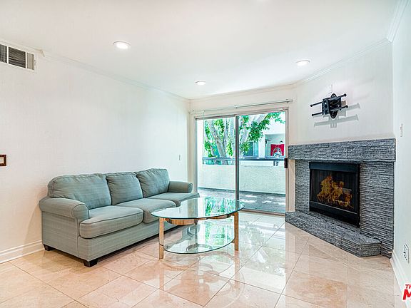3rd image of 5510 Owensmouth Ave APT 123