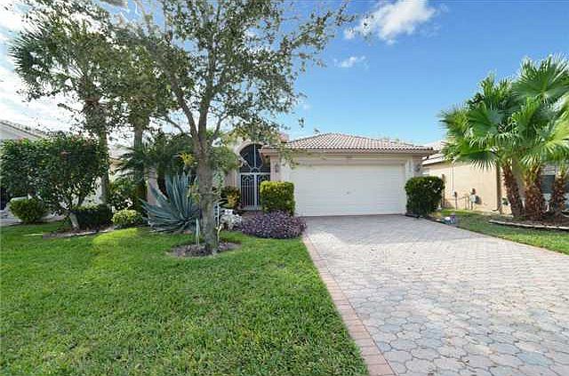 Home For Sale In Valencia Lakes