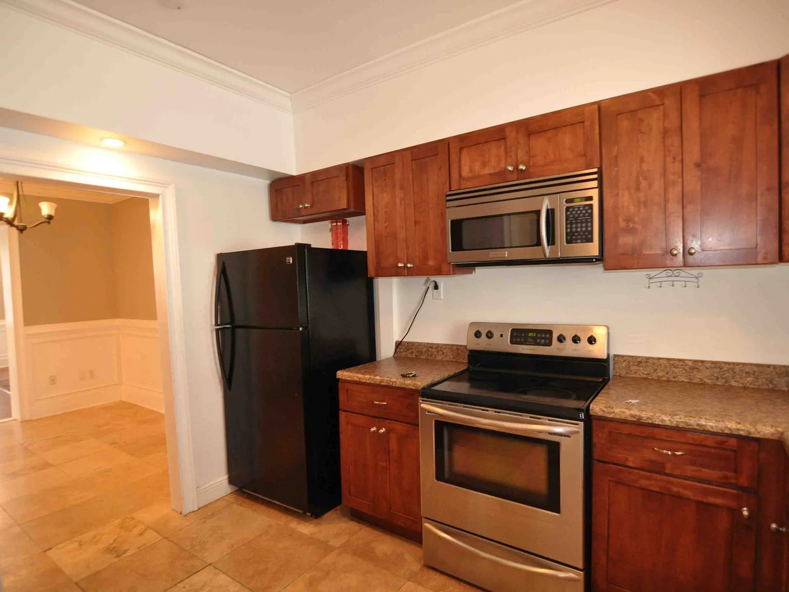 3 bed, 1275 sqft, $2,100 — Photo 4