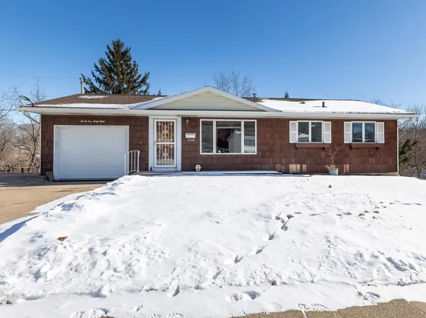 2548 Marywood Dr, Dubuque, IA 52001