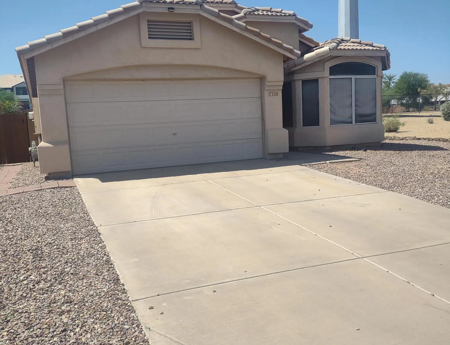 3 bed, 2.0 bath, 1614 sqft, $2,400 — Photo 2