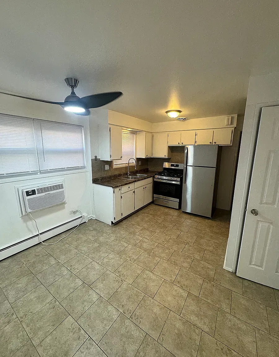 2 bed, 980 sqft, $1,500 — Photo 2