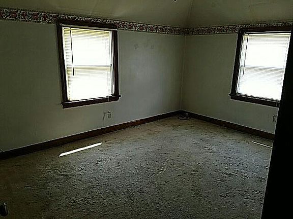 4th image of 12600 Astor Ave