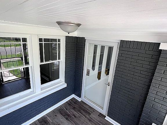 5th image of 405 Marshall St
