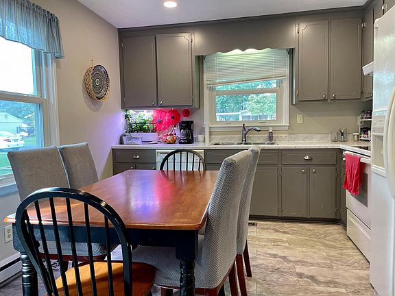 Kitchen view - Eat in