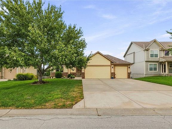 2nd image of 343 SE Wood Ln