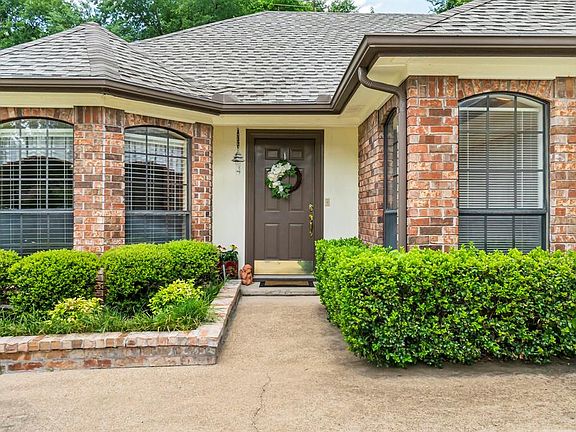 2nd image of 106 Park Cir