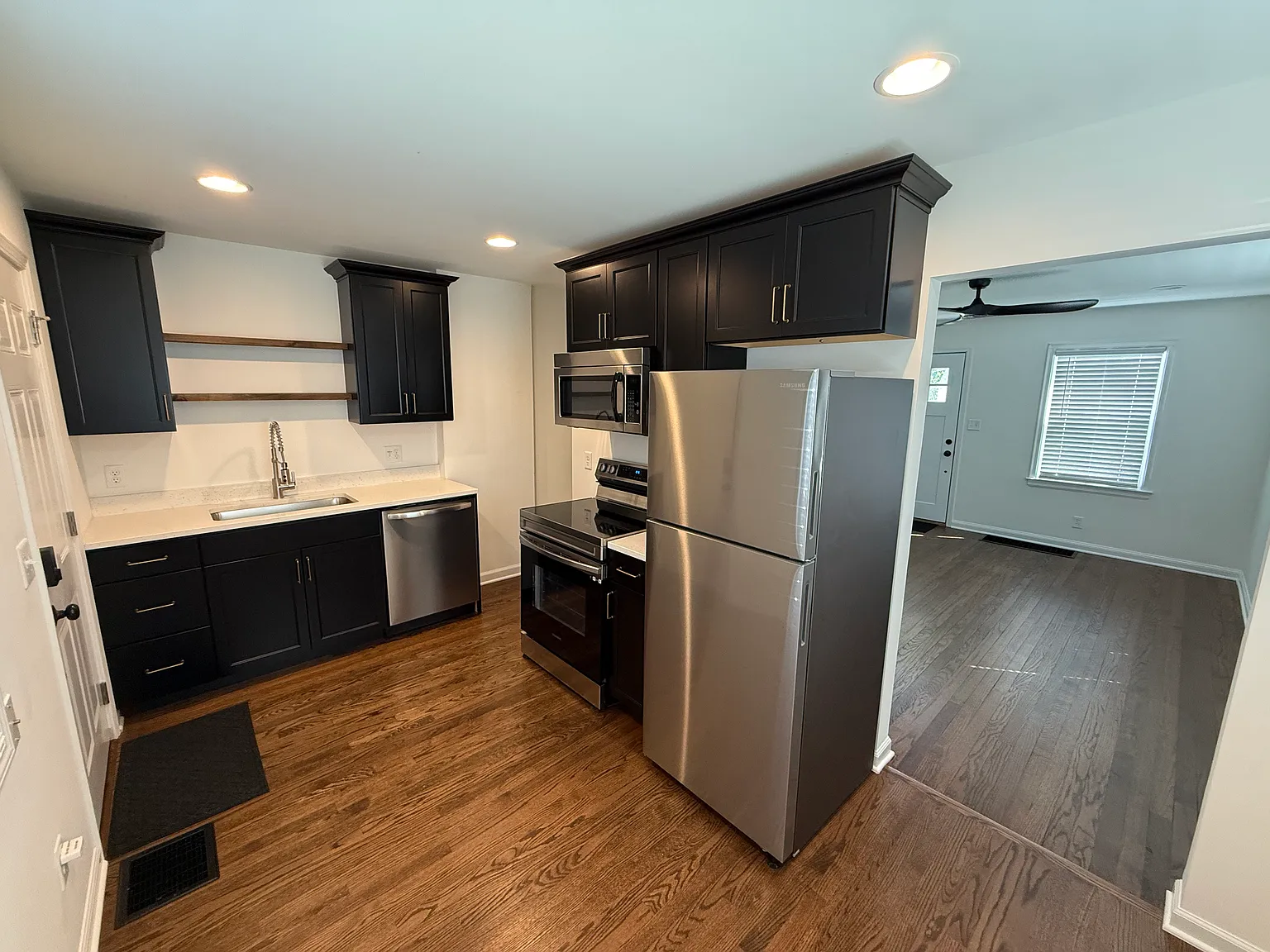1201-1211 Colonial Dr — Photo 3