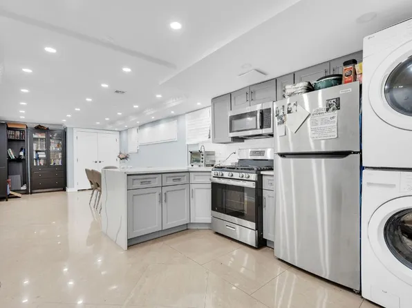 1980 East 8th Street image 17 of 31