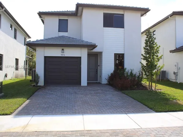 5816 Agostino Way Ave, Maria, FL 34142