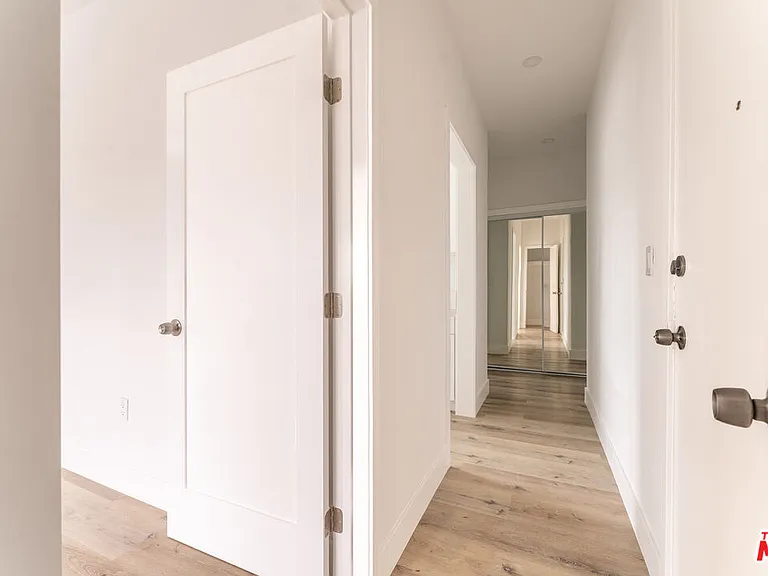 1519 W 30th St #1 — Photo 3