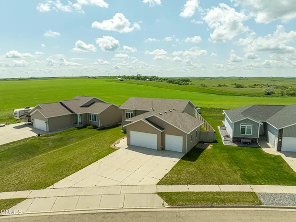 3211 Percheron Dr SE, Mandan, ND 58554