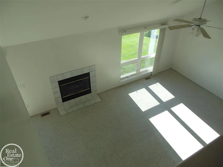 29800 Riverside Bay Ct — Photo 2