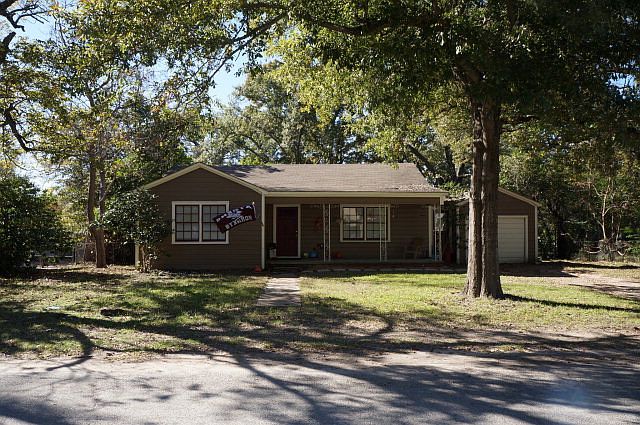 2nd image of 204 Laird Ln