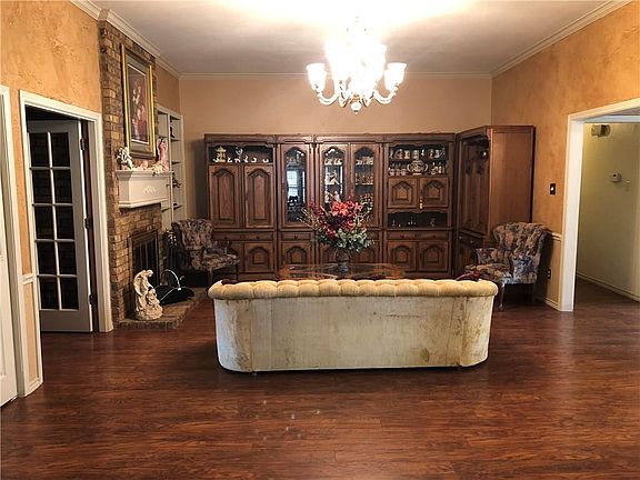 3rd image of 4701 Willow Park Dr