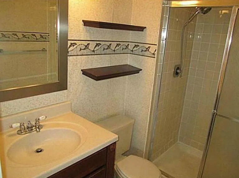 239 Hampshire Ct — Photo 9
