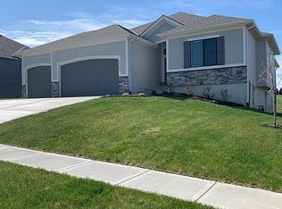 4230 S Stone Canyon Dr, Blue Springs, MO 64015