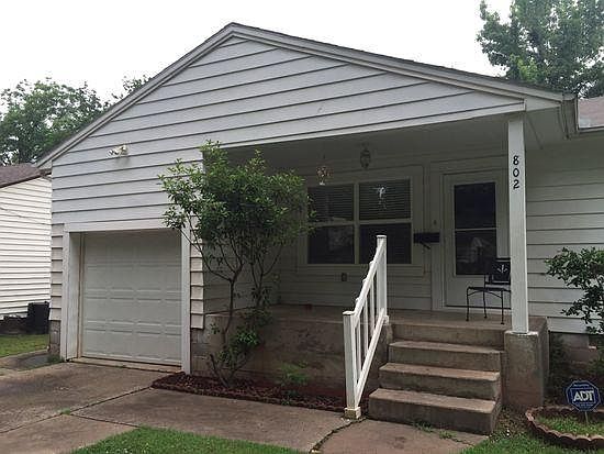 Great curb appeal and great location. Near elementary school, high school and OSU. Located behind the new baseball stadium. Walk to OSU!