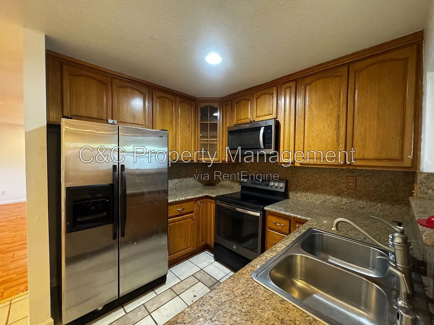 3 bed, 2.0 bath, 1186 sqft, $3,000 — Photo 2
