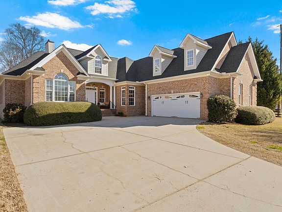 2nd image of 2 Hunters Landing Dr