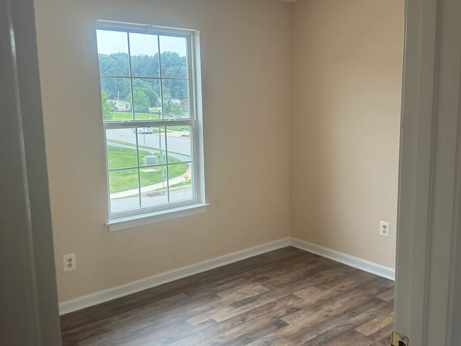 3 bed, 2.5 bath, 1800 sqft, $2,095 — Photo 4
