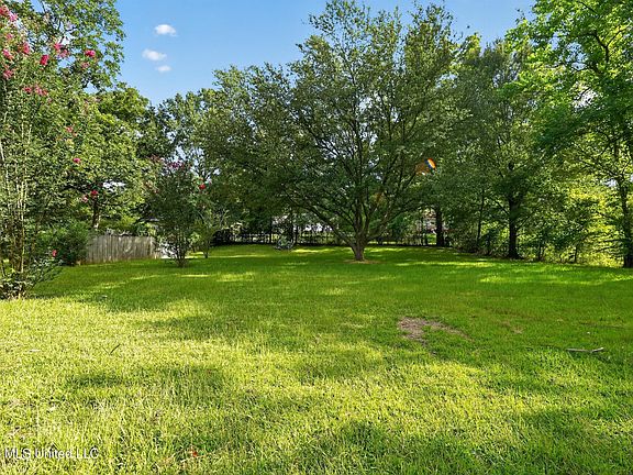 4th image of 428 Northside Cir