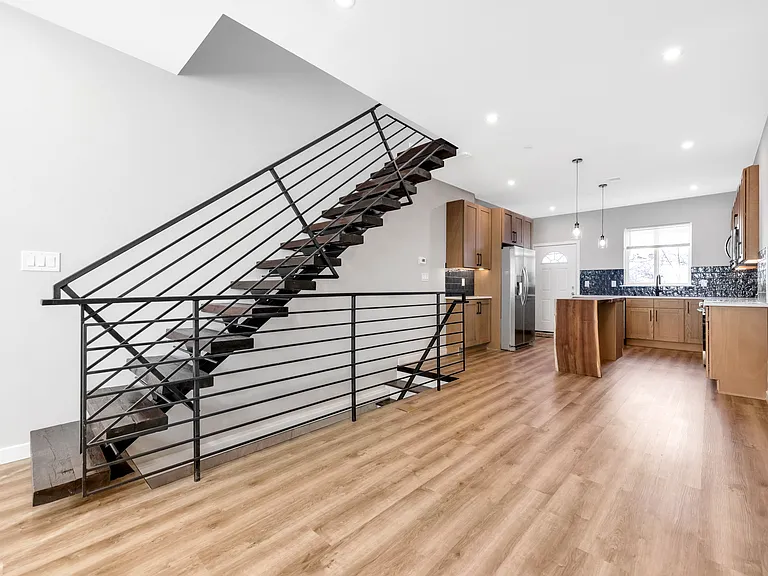 2637 W Sterner St — Photo 15