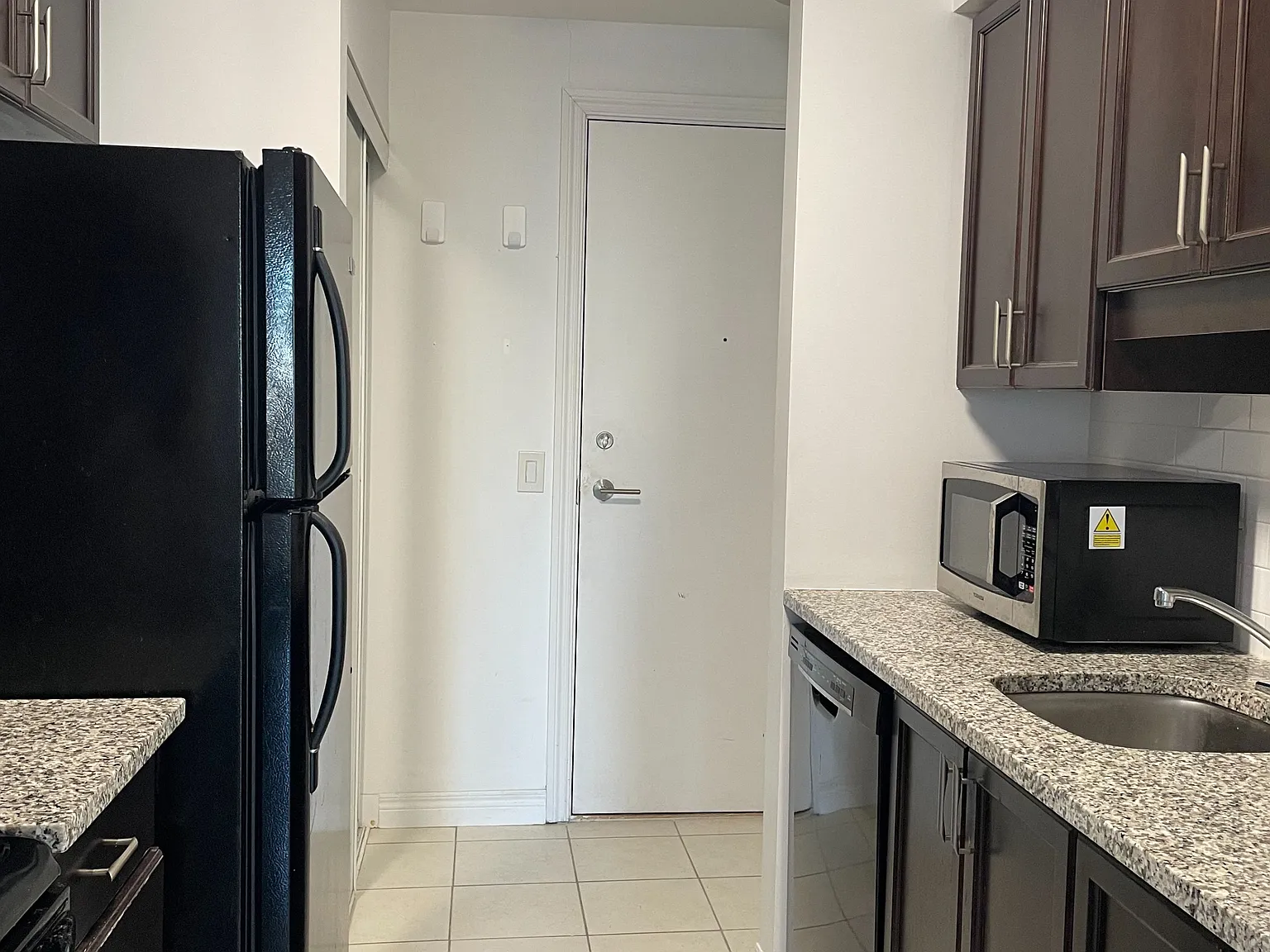 60 Town Centre Ct — Photo 4
