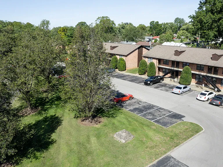 Breckinridge Park Apartments — Photo 16