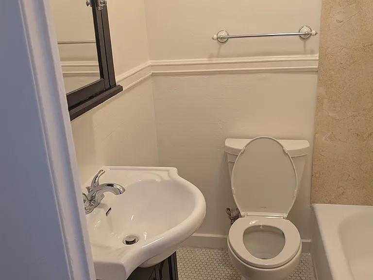 The Langham Apartments — Photo 25