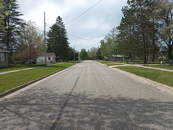 5th image of 805 Elm St