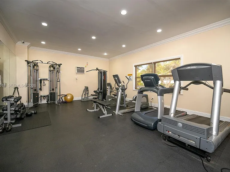 807 NE 27th Ave #807 — Photo 14