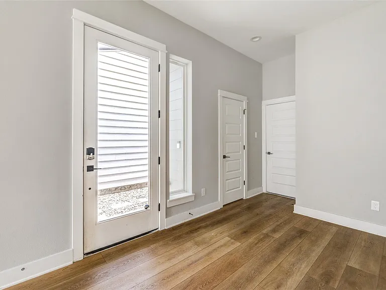 4220 McKinley St — Photo 8