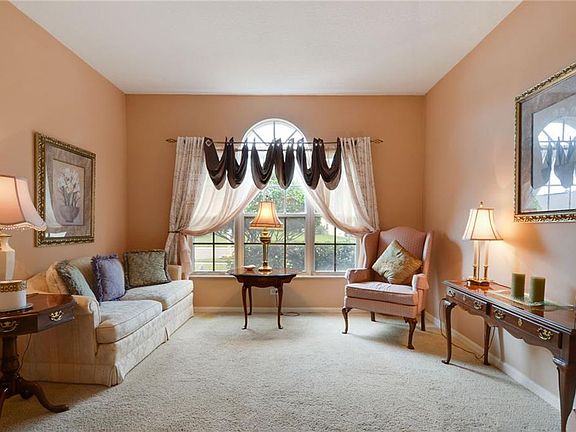 5th image of 16829 Nikki Ln