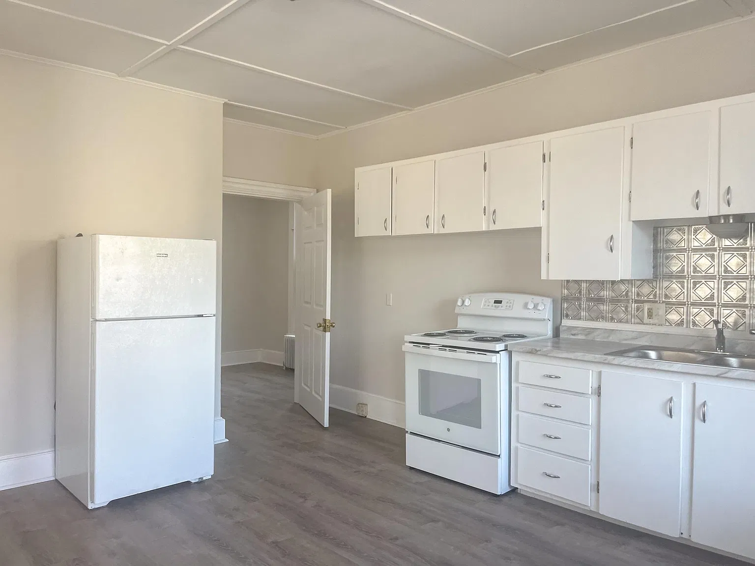 2 bed, 1200 sqft, $2,100 — Photo 1