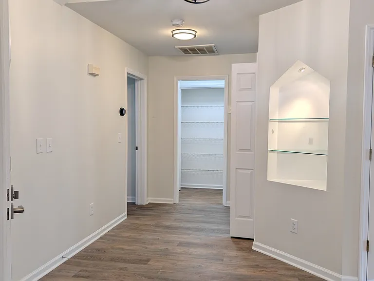1466 Sir Charles Dr — Photo 5