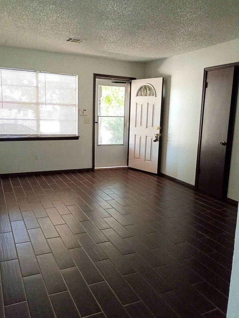 Fresh 3 bed 1.5 bath — Photo 3