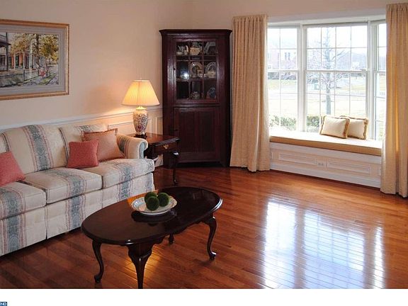 5th image of 2033 Silverwood Dr