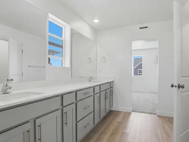 154 E Parade Ave — Photo 28