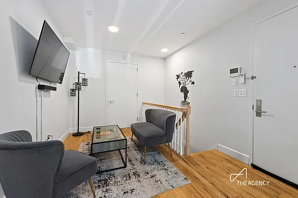 Rented by The Agency | media 15