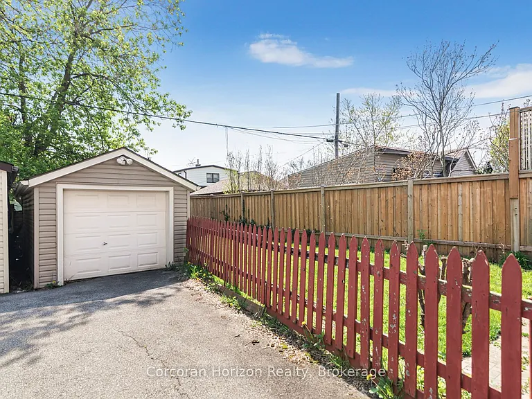 114 Weir St N — Photo 21